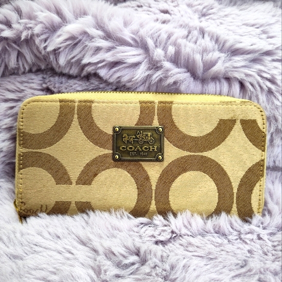 Coach Handbags - Coach Madison OP art fabric accordion zip around continental wallet